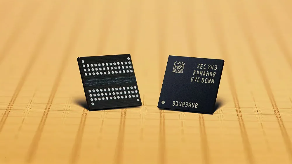 A photo of the front and back of a memory chip from Samsung.