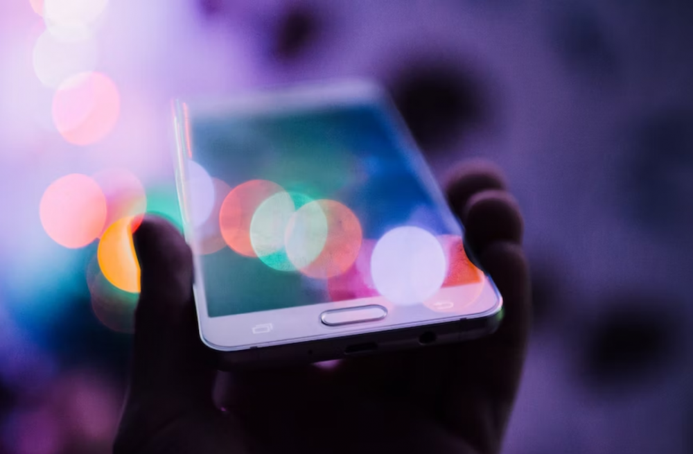 A photograph of a mobile phone.