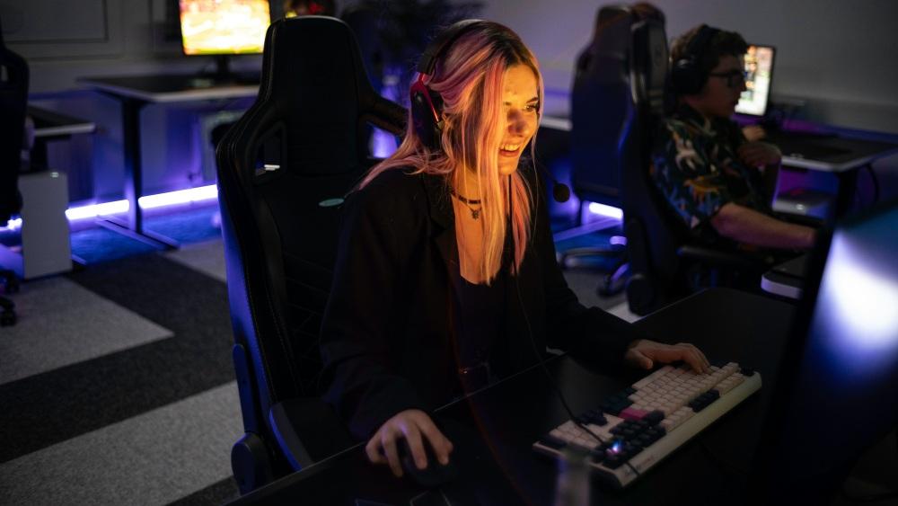 A couple of gamers playing online PC games. Photo by ELLA DON on Unsplash.