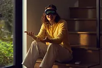 Click image for larger version

Name:	Apple-WWCD23-Vision-Pro-lifestyle-with-battery-FaceTime-230605.webp
Views:	168
Size:	94.0 KB
ID:	3524525