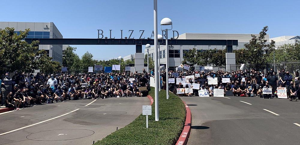 Click image for larger version  Name:	Blizzard employees.jpg Views:	0 Size:	401.2 KB ID:	3512256
