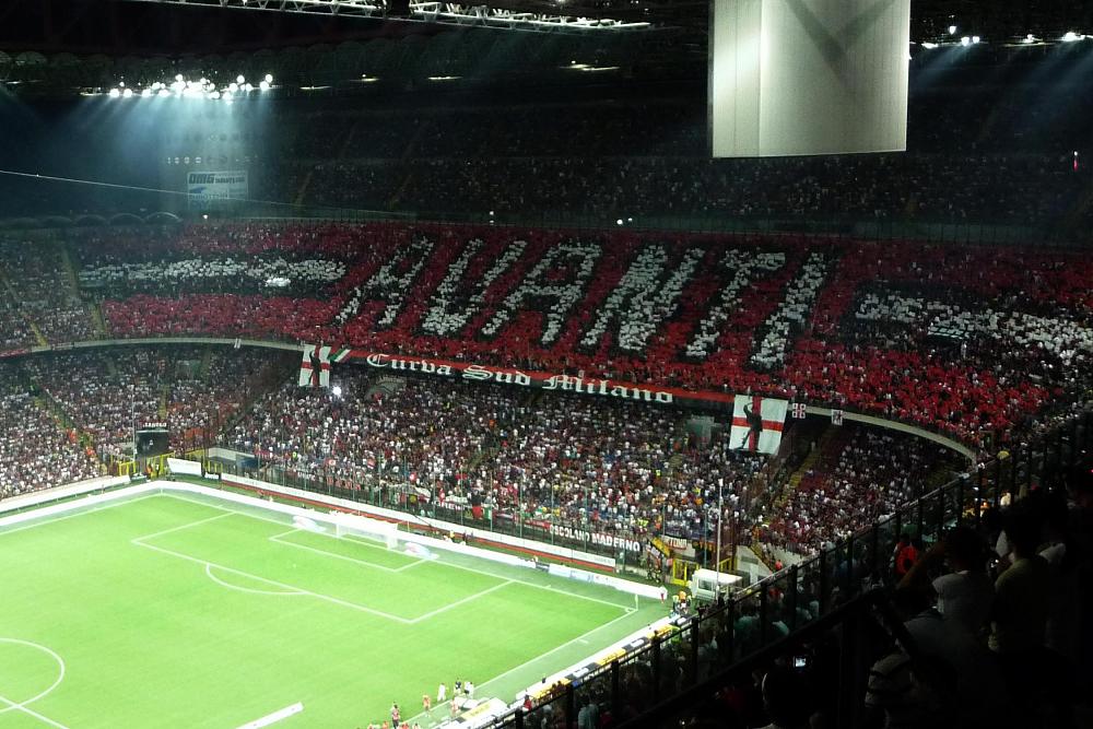 Click image for larger version

Name:	2009-08_Derby-_AC_Milan_vs_Inter_at_San_Siro.jpg
Views:	7001
Size:	401.5 KB
ID:	3506623