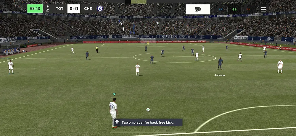 Free kick in a mobile soccer game.